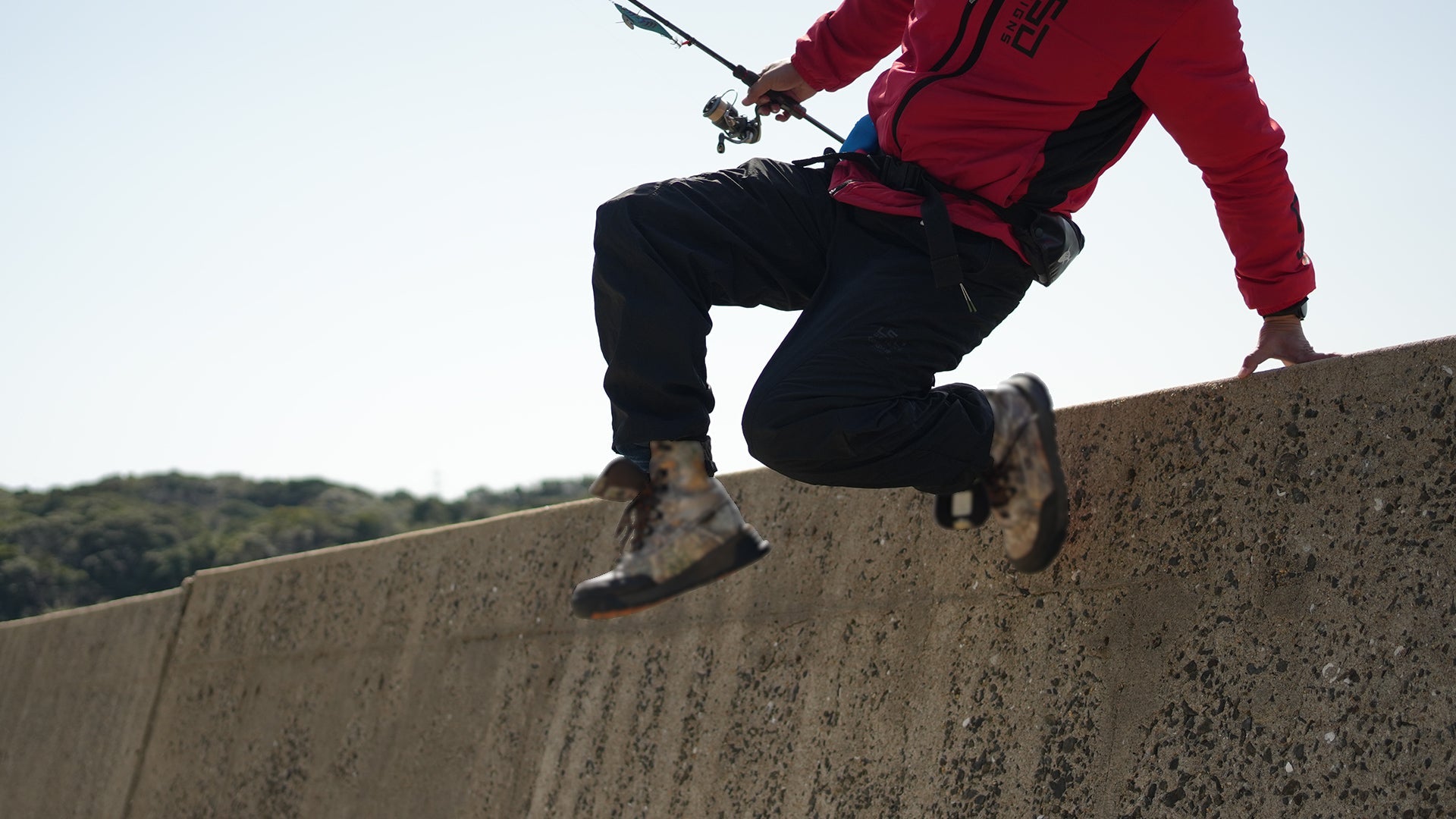 釣り場に行くならこれだ!堤防、磯も気にせず動ける快適釣り用パンツが画期的過ぎる